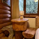 Värdshus будинок художника Synevyrsʼka Polyana