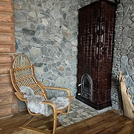 Πανδοχείο будинок художника Synevyrsʼka Polyana